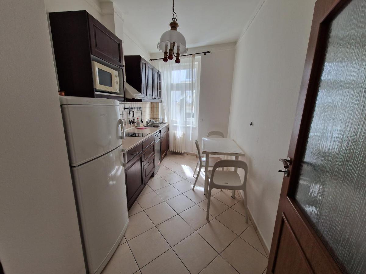 Apartman 63M2 S Balkonem V Lazenskem Centru Karlovy Vary Exterior photo