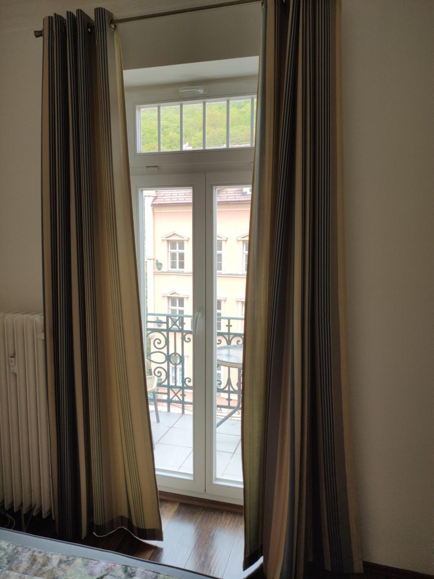 Apartman 63M2 S Balkonem V Lazenskem Centru Karlovy Vary Exterior photo